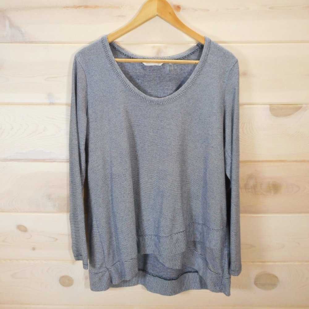 Soft Surroundings Women's L Shirt Hi-Lo Asymmetric Hem Blue White Striped